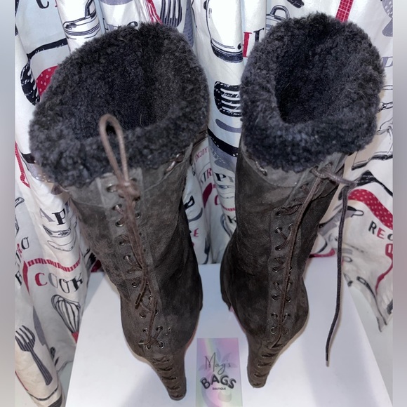 Louboutin: Suede Corset Lace Up 2-in-1 Fold Over Shearling Fur Heel Boots - Picture 8 of 13